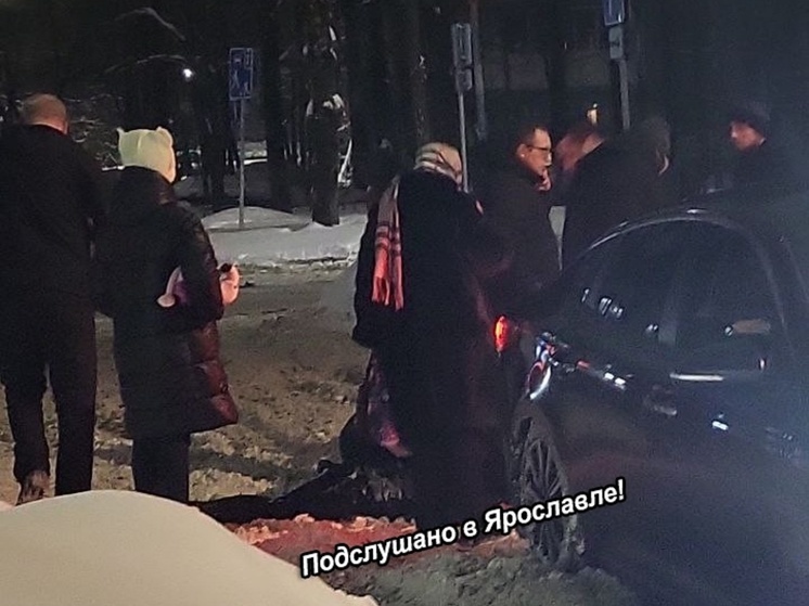 В Ярославле молодая девушка попала под колеса легкового автомобиля
