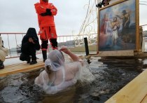 В ночь с 18 на 19 января православные отмечают один из главных христианских праздников — Крещение Господне. Установлен он в память Крещения Иисуса Христа с реке Иордан.