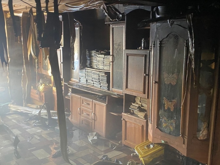 Пострадавший на пожаре в Боровичском районе скончался в машине скорой помощи