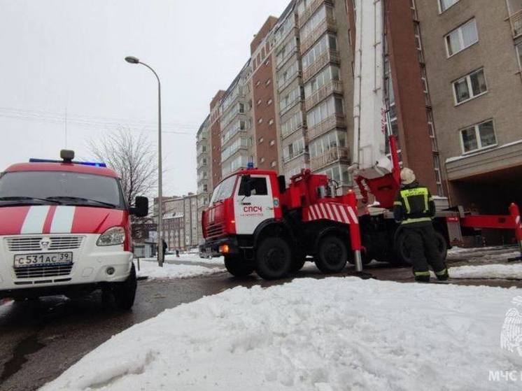 В Светлом эвакуировали 15 человек во время пожара в жилом доме