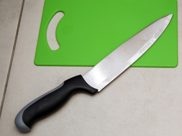 Школьница из Подмосковья метнула нож в брата из-за пролитого супа