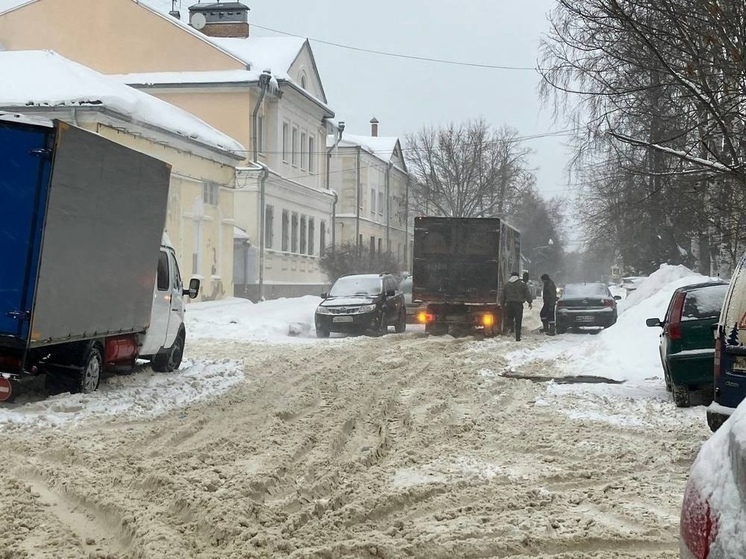 Жителей Рыбинска не устраивает качество уборки снега в городе