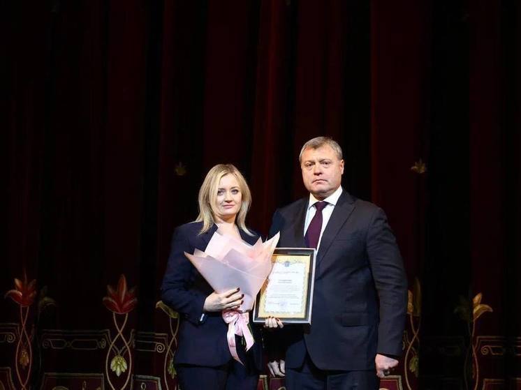 В Астраханской области наградили педагогов, учителей и воспитателей