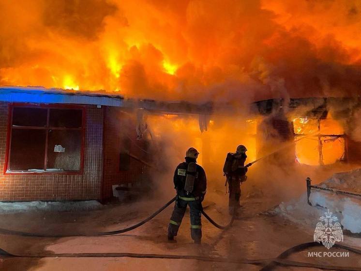 В Надыме сгорел алкомаркет федеральной сети