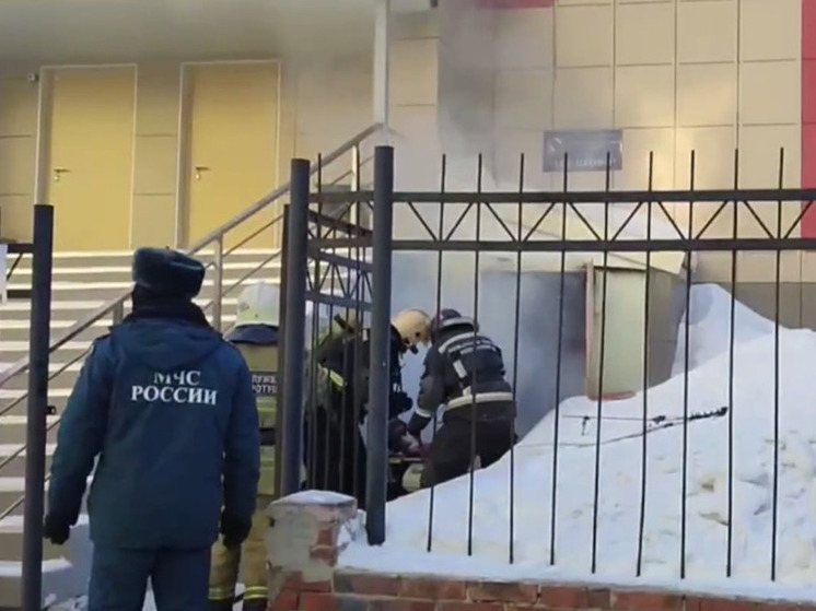 Mash Siberia: в горящей гимназии Новосибирска погиб один человек