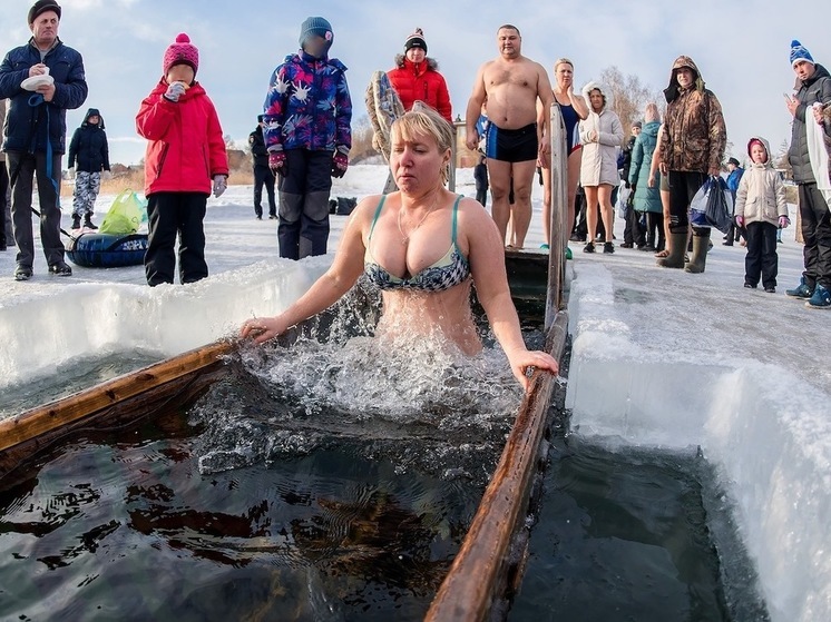 Холодная вода на Крещение может негативно сказаться на здоровье ребёнка, считают врачи