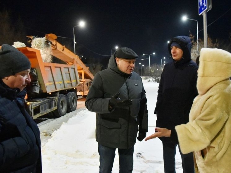 Мэр Омска Шелест после командировки отправился проверять уборку городских улиц