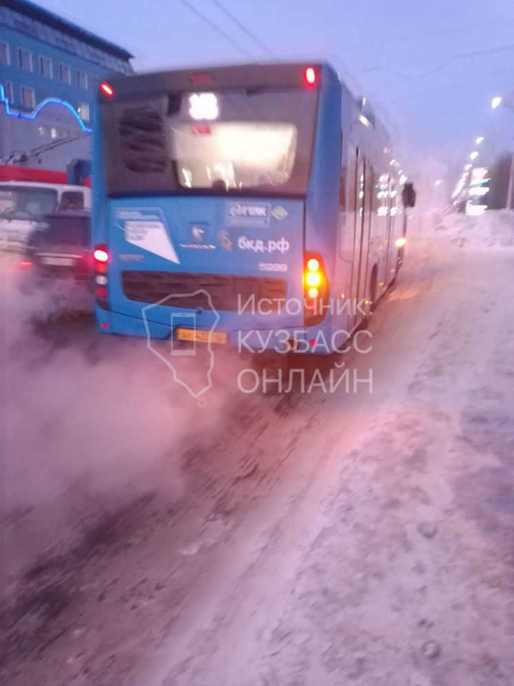 Кемеровчанка пожаловалась в соцсетях на холодные автобусы