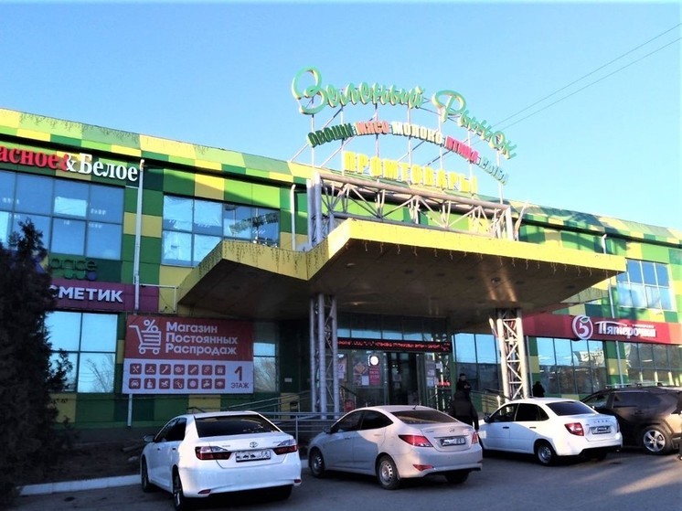 В столице Калмыкии эвакуируют посетителей и работников торговых центров