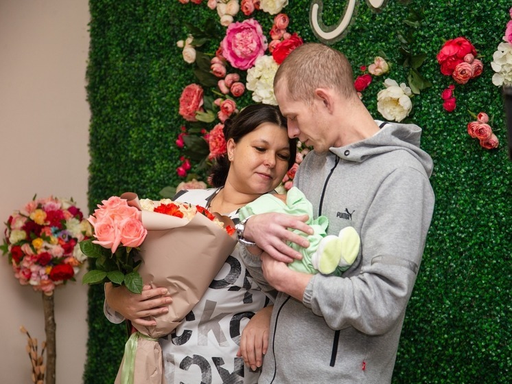 В Томском перинатальном центре выписали недоношенного малыша, которого привезли на двух скорых