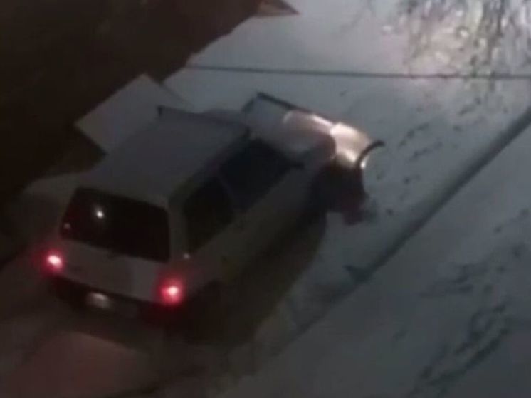 В Люберцах местный житель приделал к своей машине самодельный ковш