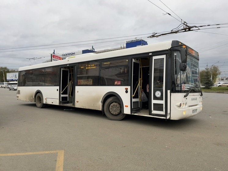 Саратовские чиновники 20 минут ждали популярный автобусный маршрут