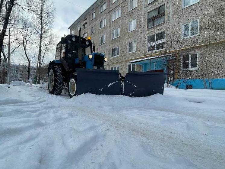 Снег на дорогах в Тверской области расчищает больше 350 машин