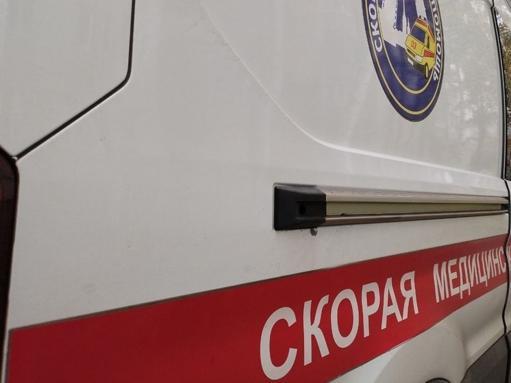 Водитель легковушки пострадал при столкновении с двумя фурами под Волосово