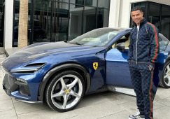 Роналду показал свой новый автомобиль за полмиллиона евро: фото коллекции Криштиану