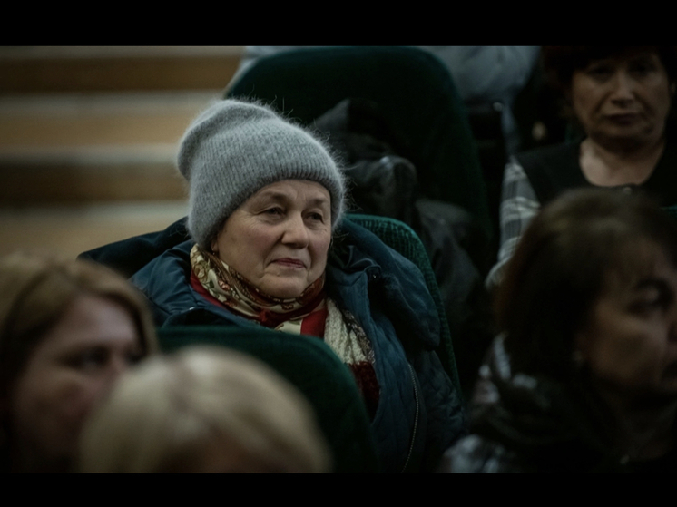 Василий Анохин провел встречу с жителями Глинковского района