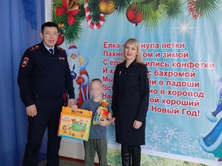 В Бурятии исполнили мечту 7-летнего мальчика увидеть настоящего инспектора ДПС