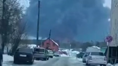 В Клинцах загорелась нефтебаза из-за беспилотника: видео очевидцев