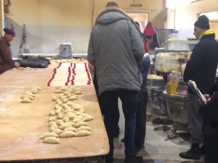 В пекарне Балашихи полицейские выявили 23 мигранта