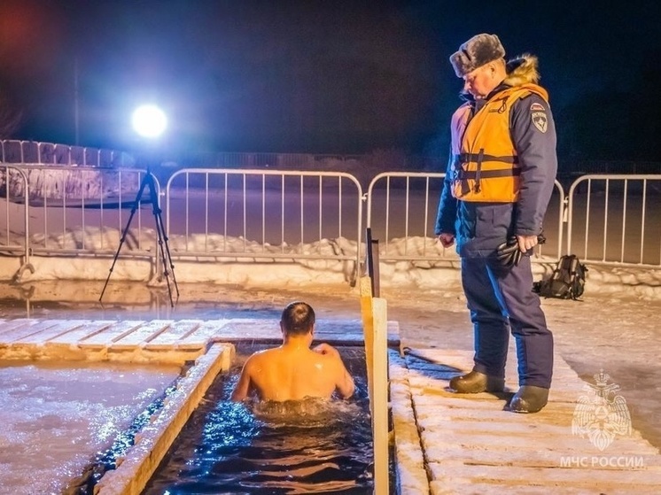 В Крещенскую ночь около двух тысяч смолян искупались в Иорданях