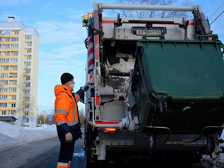 В Кирове мусору не скрыться под снегом
