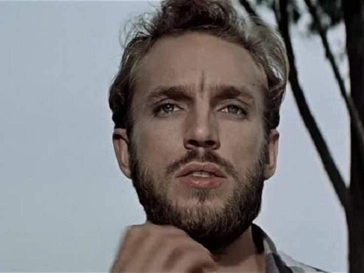 Геннадий Нилов из фильма «Три плюс два» живет на острове и перестал общаться с друзьями