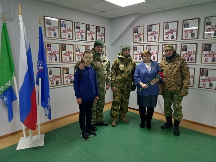 В Шурышкарском районе вернувшиеся с фронта мужчины рассказали школьникам о службе