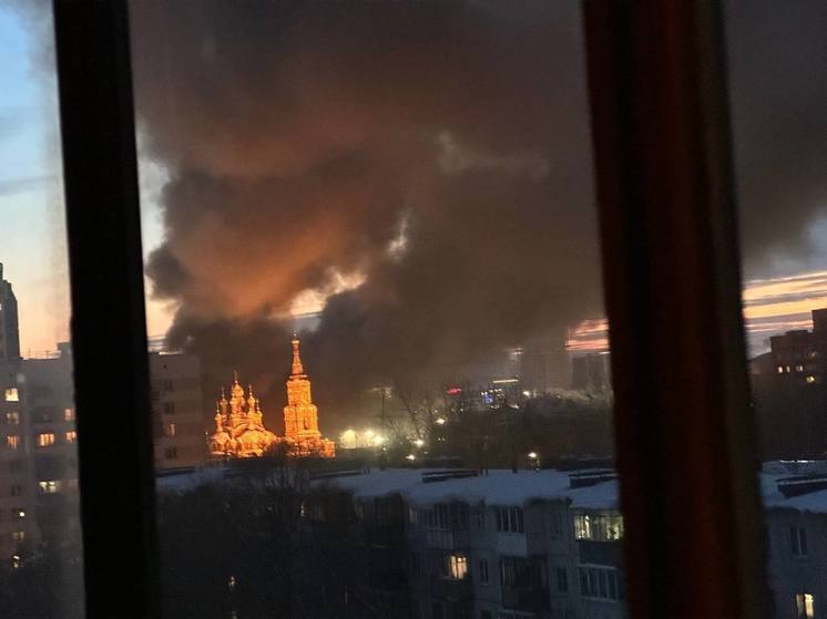 Очевидцы рассказывают о сильнейшем возгорании в самом центре Челябинска