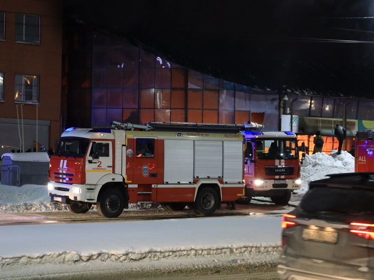 Улица Кирова в Челябинске перекрыта из-за сильного пожара