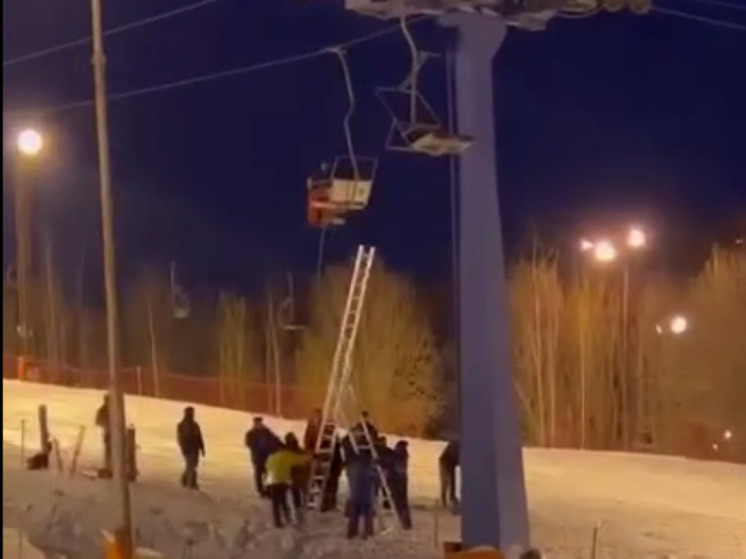 Подъемник с людьми оборвался на горнолыжном курорте Степаново