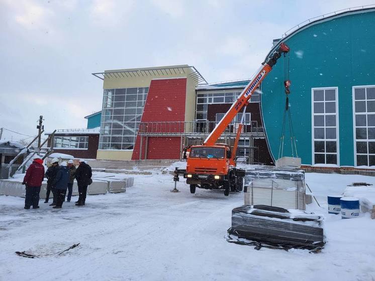 Специалисты проконтролировали строительство ФОКа в поселке Виллози