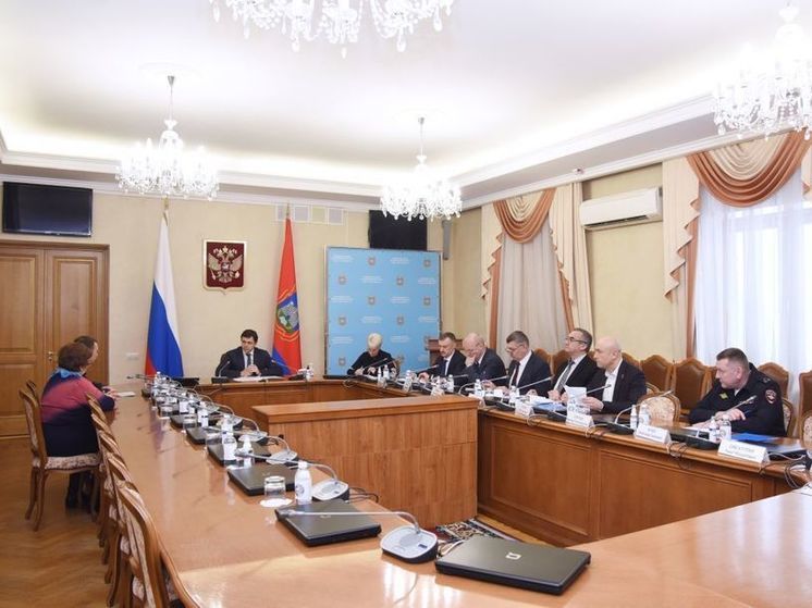 В Орловской области жители пожаловались губернатору на бродячих собак и качество дорог