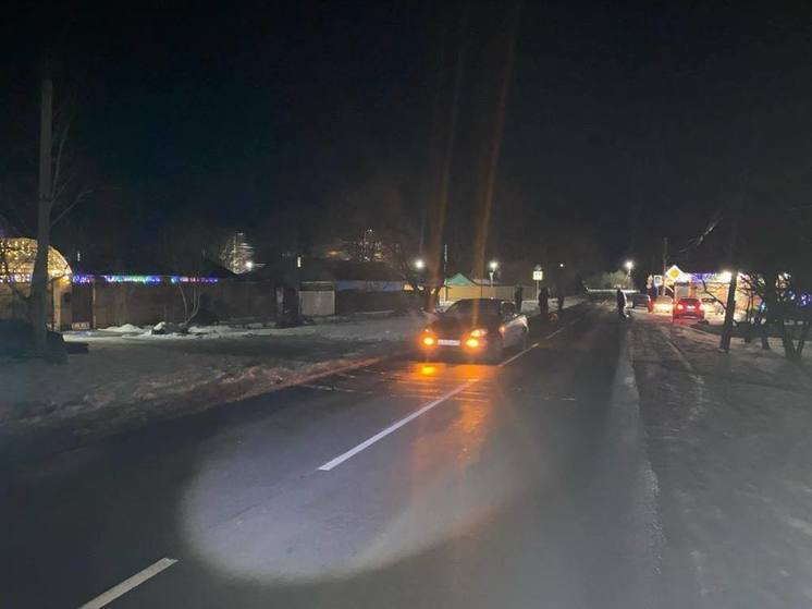 В Азовском районе женщина попала под колеса иномарки