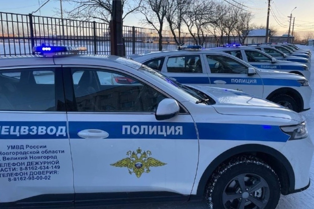 Новгородские автоинспекторы получили новые патрульные автомобили ДПС - МК  Великий Новгород