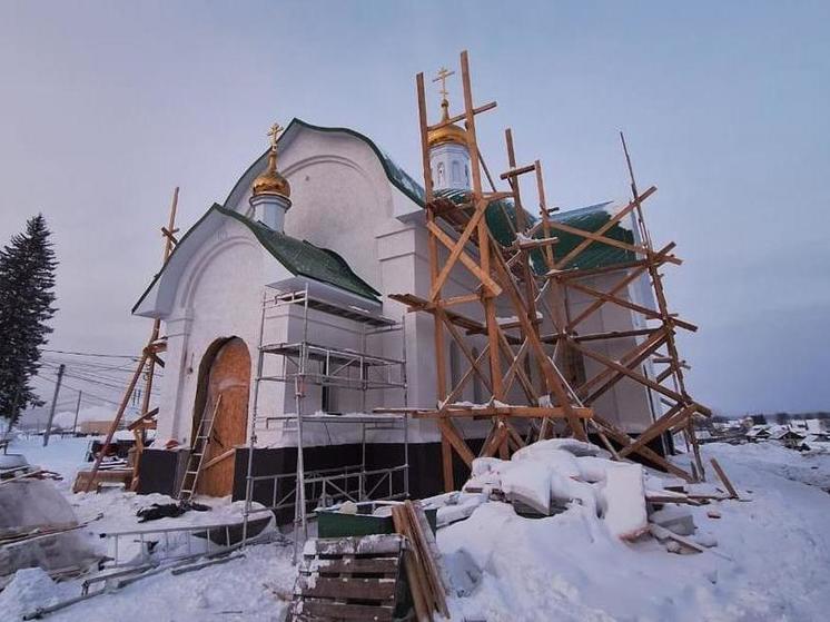 В якутском поселке Витим завершается строительство большого каменного храма