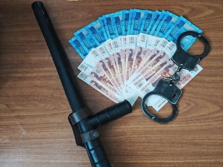 Полицейские Уссурийска спасли пенсионера от мошенников