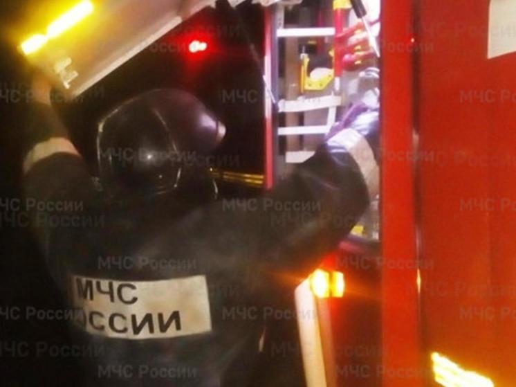 В брянском Трубчевске сгорел дом: есть пострадавший