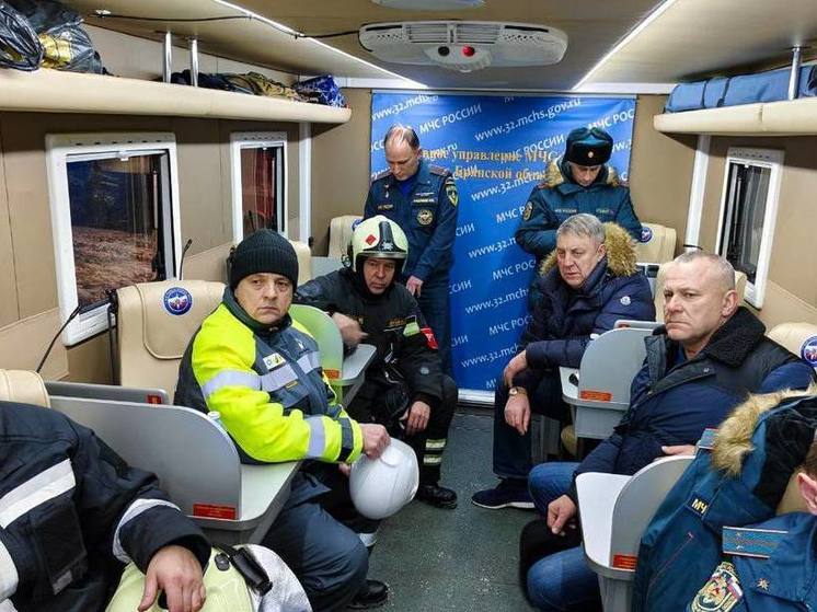 В Брянской области продолжают тушить пожар на клинцовской нефтебазе