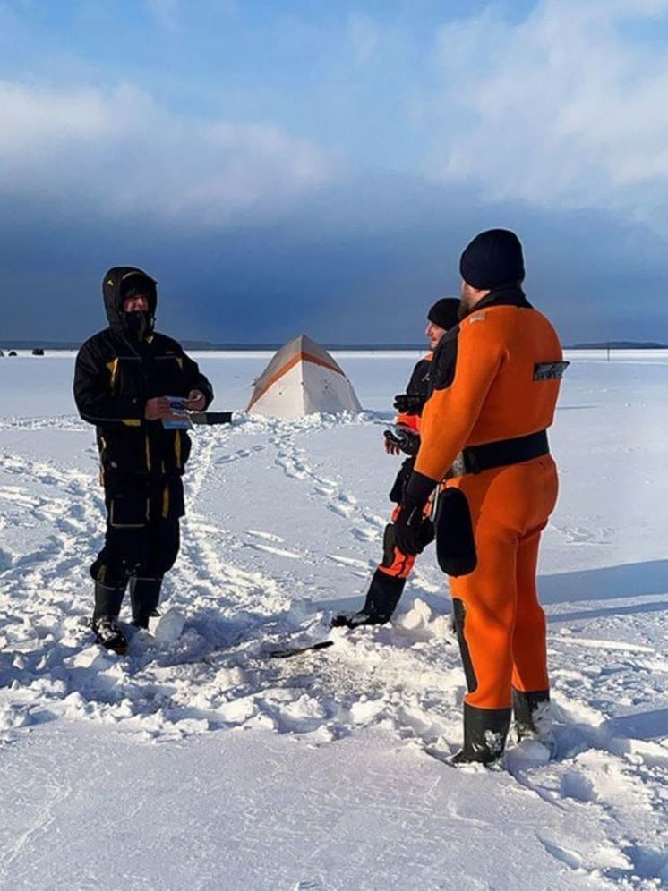 Спасатели рассказали, чем опасен январский лед на водоемах области