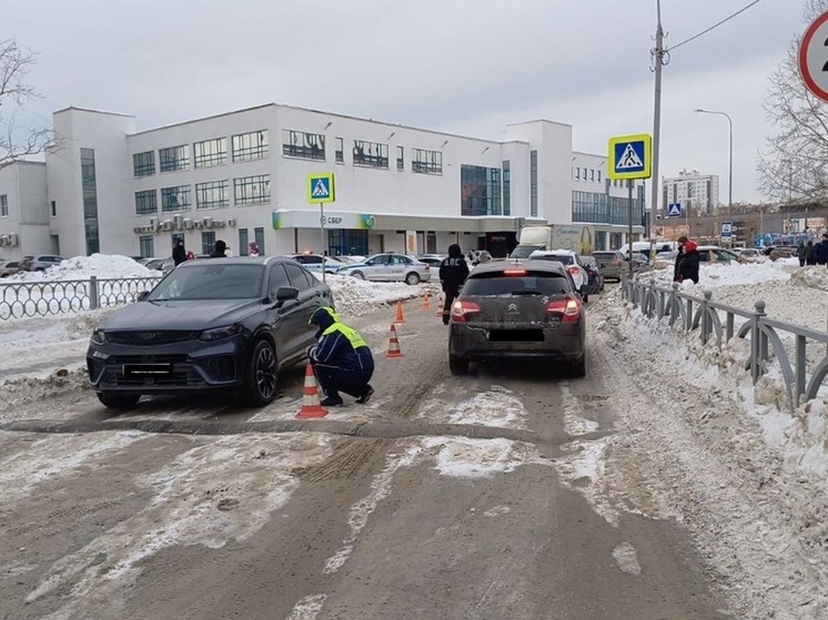 Водитель на иномарке сбил 4-летнюю девочку, упавшую на дороге в Екатеринбурге