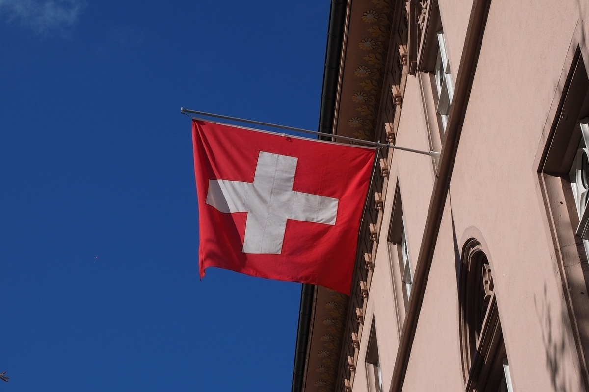 ООН Швейцария. Onu флаг. Штаб квартира ООН В Швейцарии. Швейцария 2002. Швейцария против санкций