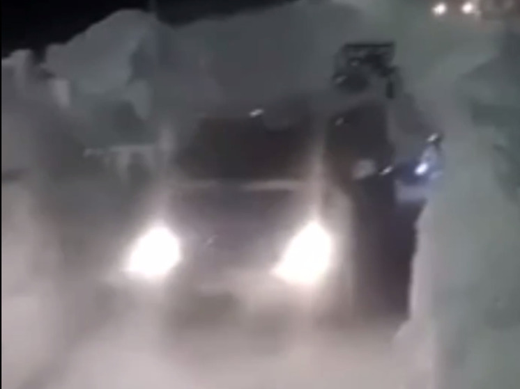 Видео машин в снежных "тоннелях" на федеральной трассе М-12 появилось в соцсетях