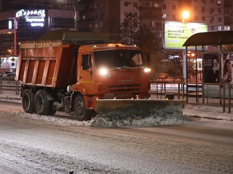 С ночи краснодарские улицы очищают от снега
