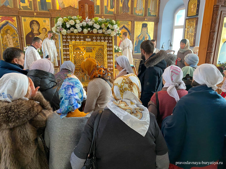 В Улан-Удэ в Одигитриевском соборе совершен молебен «О Победе»