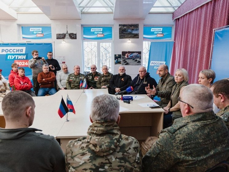 Защитники Донбасса провели встречу в годовщину взятия донецкого аэропорта