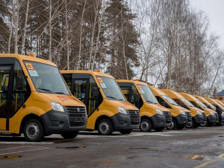 В Курске  школам региона выдали ключи от 49 новых автобусов