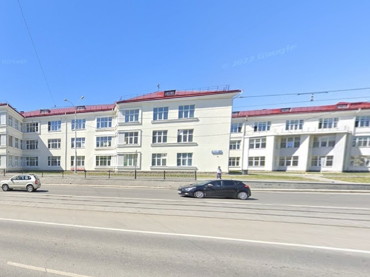 В Екатеринбурге наказали лихача на Майбахе, выехавшего на трамвайные пути