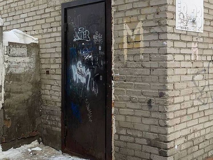Двух мужчин убили в общественном туалете в Красноярском крае