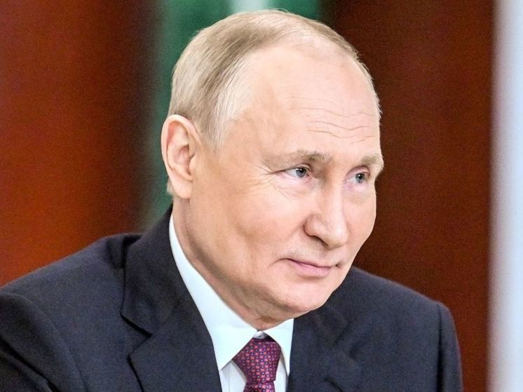 Штаб Путина сдал в ЦИК собранные в его поддержку подписи