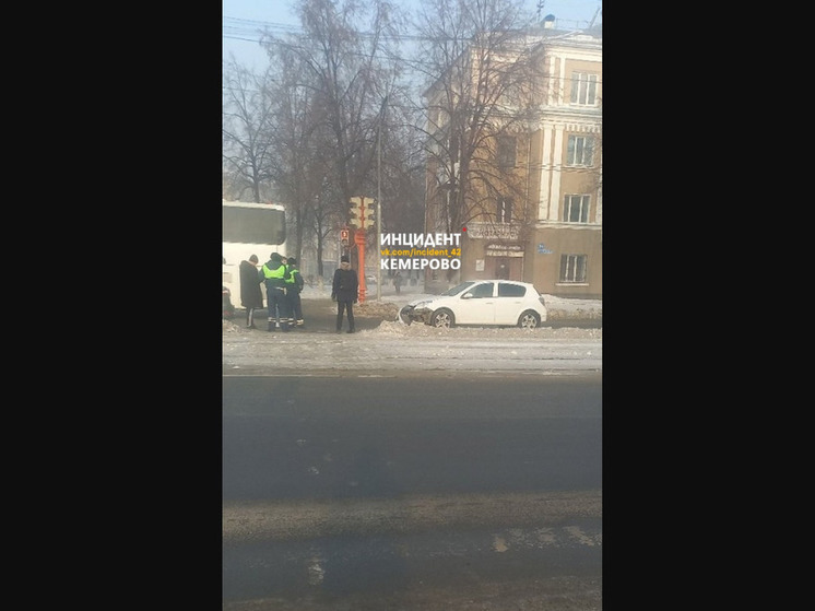 ДТП с участием автобуса произошло в центре Кемерова
